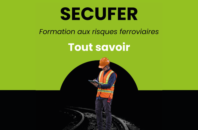 Agent de sécurité ferroviaire en gilet et casque posant devant une voie ferrée avec le texte SECUFER Formation aux risques ferroviaires – Tout savoir