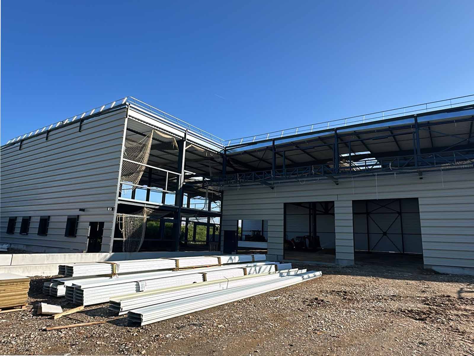 Centre de formation Lyon – bardage extérieur en cours sur le bâtiment PILOCAP