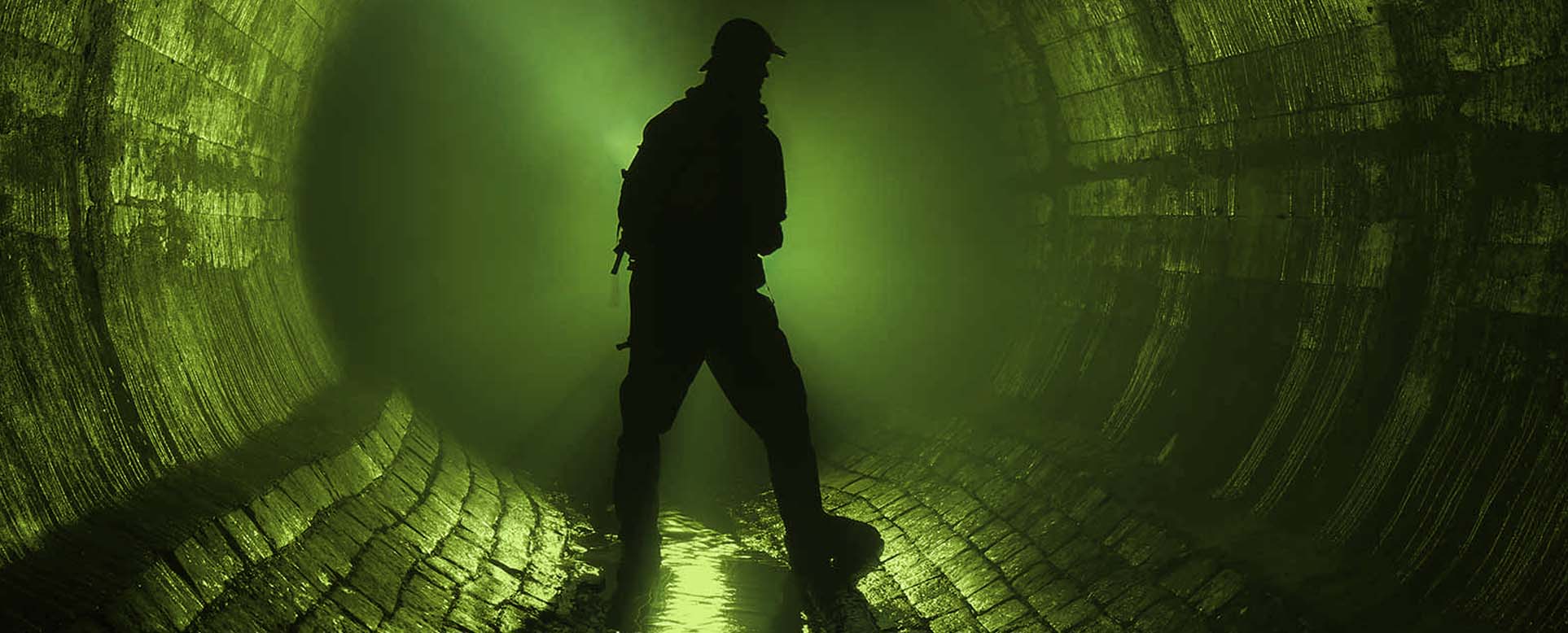 formation catec : opérateur intervenant dans un tunnel, illustration d’une situation en espace confiné.