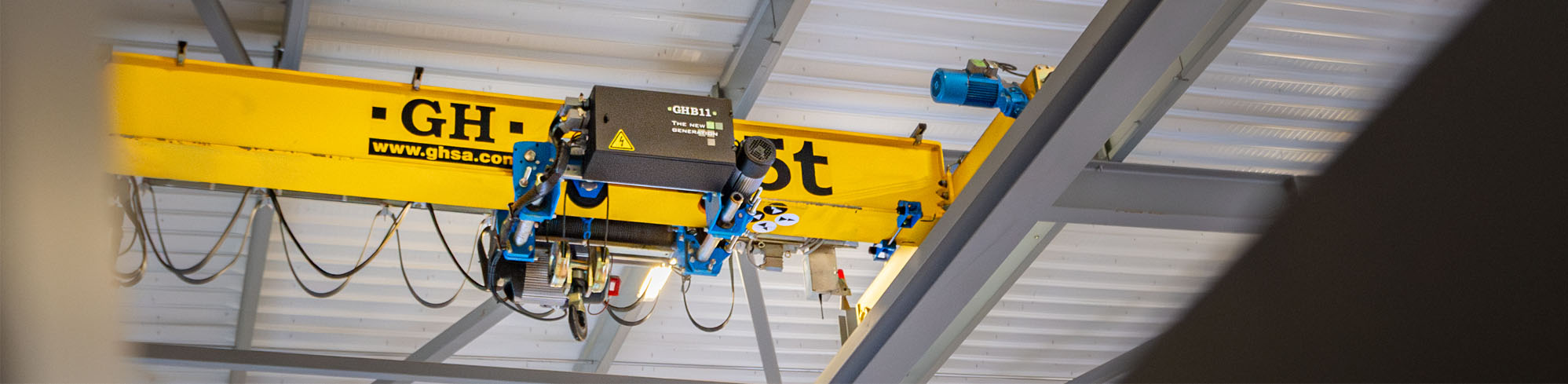 Pont roulant monopoutre utilisé pour le levage de charges en environnement industriel