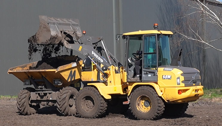 chargeuse chargement matériaux chantier engin de chargement