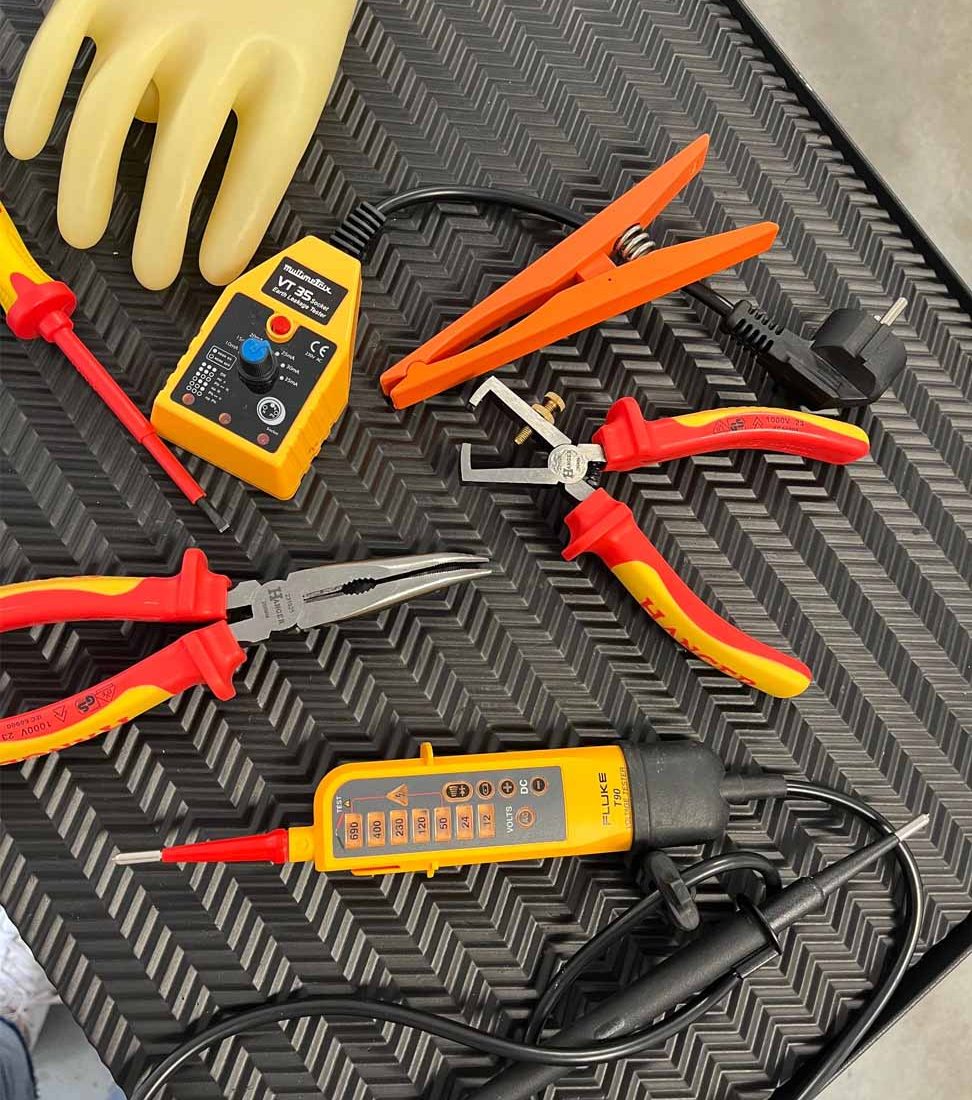habilitation-bs-be-manoeuvre-outils-isoles-multimetre-vat habilitation-bs-be-manoeuvre-outils-isoles-multimetre-vat