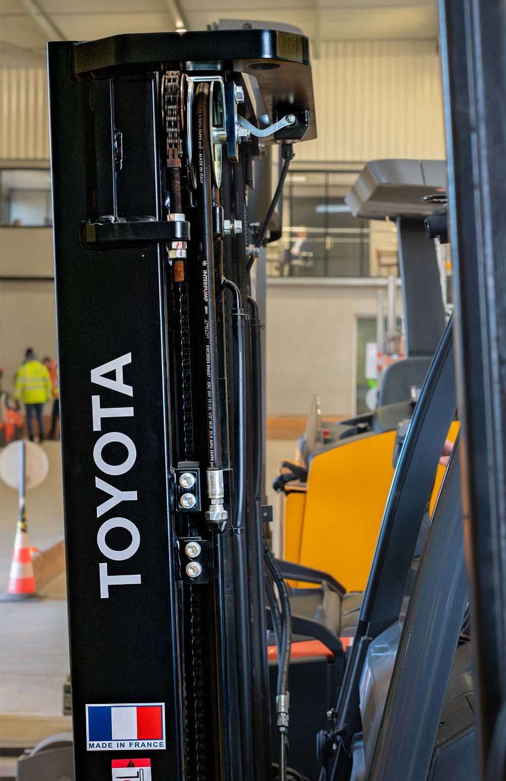 mât-chariot-elevateur-a-conducteur-porte